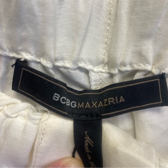 BCBG Women’s White Linen Blend Elastic Waist Shorts - Picture 4 of 9